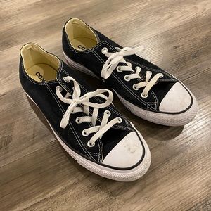 Women’s size 9 converse